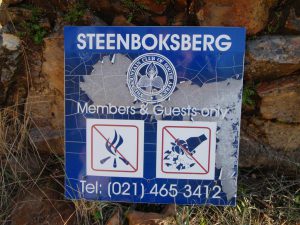 Photo of the Steenboksberg sign, damaged by fire